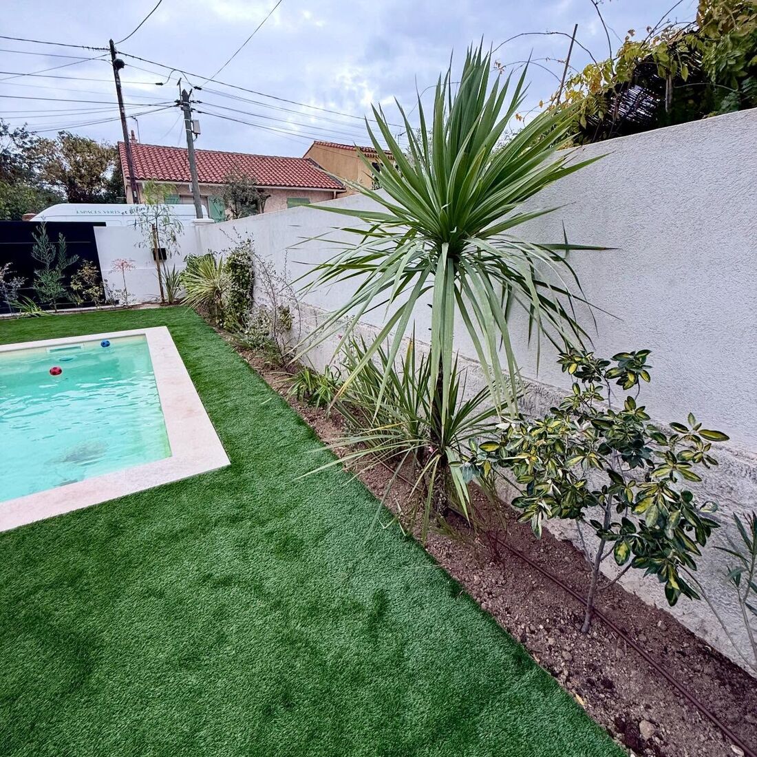 Aménagement d'abords de piscine et plantations